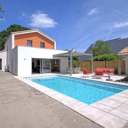 Family House With Private Pool Prázdninový dům *